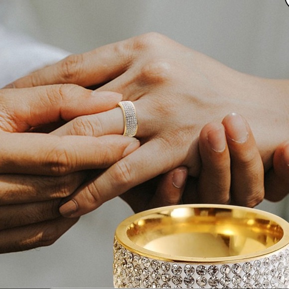 Size 9 Diamond Sparkler Fashion Golden Ring Stainless Steel Band - Picture 5 of 8